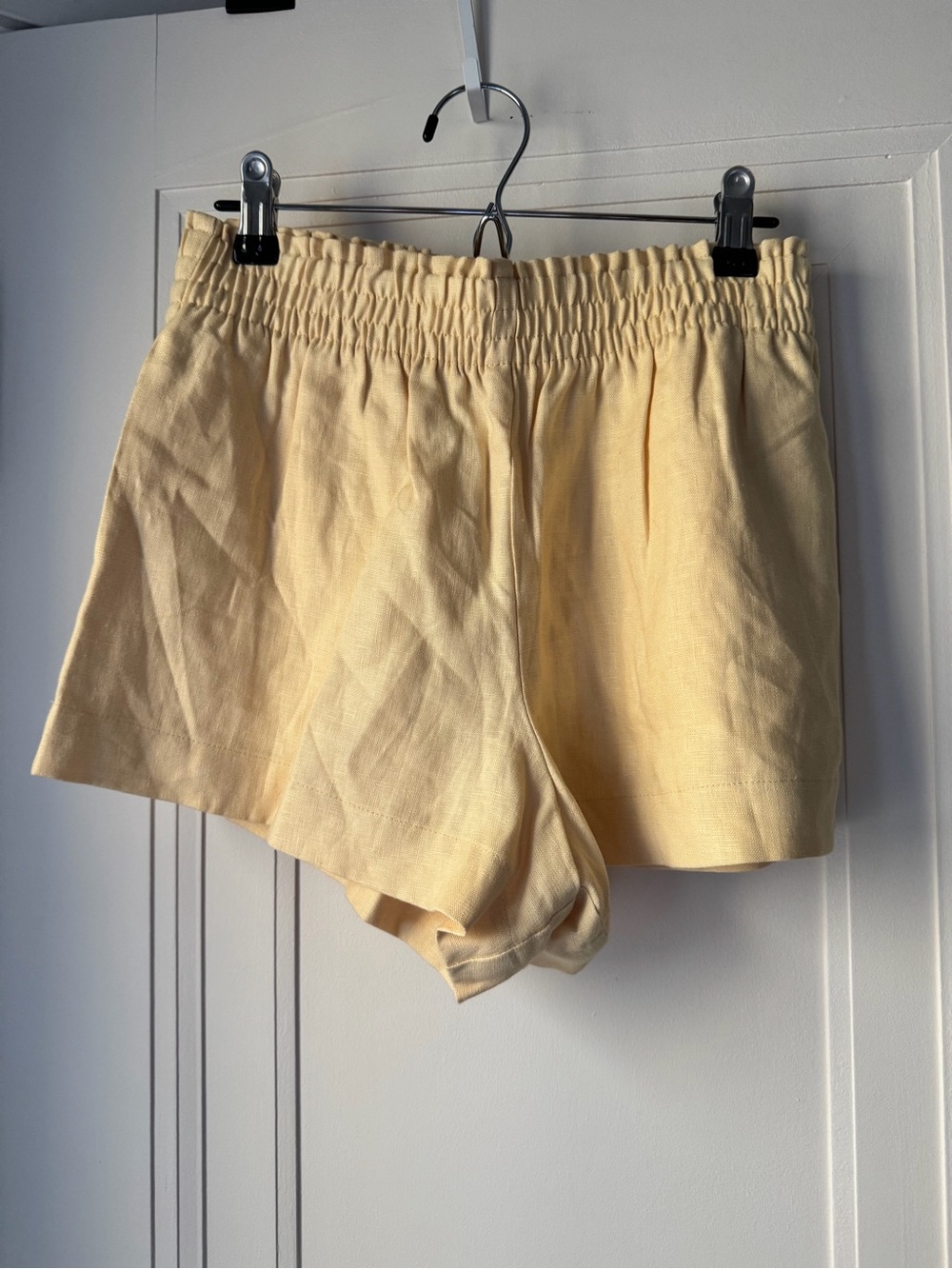 Reformation Mila Shorts in Parmesan